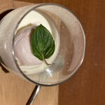 トラットリア イル レガーロ - イチゴアイスと塩パンナコッタ　最高のデザート