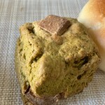 コナ モーレ - 抹茶ホワイトチョコスコーン