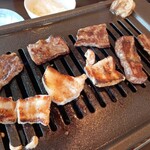 焼肉食堂天空の紅だるま - ミックスカルビ(鉄板)