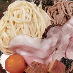 飯田商店 - 肉と白