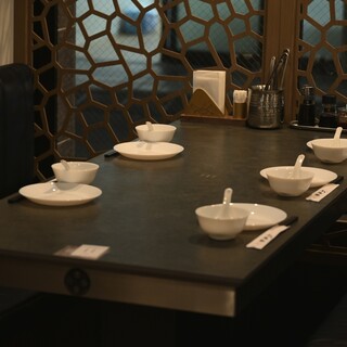 従業員の活気に溢れる洗練された空間は普段使いから宴会などにも