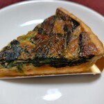 Tarterie PETITE USINE - タルト・サーモン・エピナー　520円