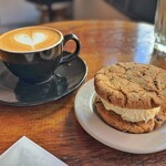 バーガーマニア - ホームメイドクッキーの厚みとザクザク感、甘味が強くなくとても美味しい。