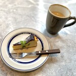 Nine Doors Restaurant&Grill - バスクチーズ400円とドリンク500円はポチッとコーヒー