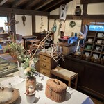 楽の蔵　レストランChez tomo. - 食器類が多く置かれていました