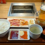 焼肉ライク - ミックスカルビセット(並) ※スープ開封後、タレを注いだあと (税込)580円 (2025.07.10)