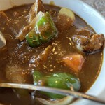 キッチン ポンム・ドゥ・テール - チキンと野菜のカレー