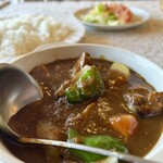 キッチン ポンム・ドゥ・テール - 料理写真:チキンと野菜のカレー