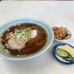 いそ前食堂 - 料理写真:ラーメン・サービスの付け合わせ
