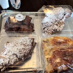 MITAKI PAIN - 左上が黒糖ラスク、白いのがバナナのクロワッサン、右下がフォカッチャ