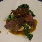 アルボルゴ - 蝦夷鹿のヒレ肉の上にフォアグラ