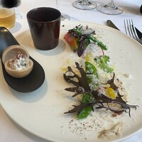 リストランテKubotsu - 前菜の盛り合わせ 牛蒡と大葉のスープ Kubotsuが厳選する旬野菜のシーザー風サラダ 最中に詰めたオーム乳業のクリームチーズと生ハム