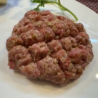 尾乃道 - タルタルステーキ。これは間違いなく逸品！見た感じ焼く前のハンバーグみたいだけど笑