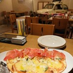 トラットリア ヴィヴァーチェ - ヴィヴァーチェピザ 1,705円