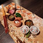 日本料理 馳惣 - 宮崎牛、人参ドレッシング和え、ミニいくら丼、いぶりがっこ和え（２人分）