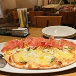 トラットリア ヴィヴァーチェ - ヴィヴァーチェピザ 1,705円