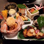 日本料理 馳惣 - 八寸、海老芋、海老真丈、数の子揚げ、じゃがいもハリハリ、スッポンおから、蛸柔らか煮、名古屋コーチンだし巻き、くらげなます、ぶり大根七味