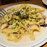 トラットリア ヴィヴァーチェ - きのこのフェットチーネ(クリームソース) 1,375円