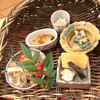 銀座 きた川 - 北寄貝ぬた和え、玉子真薯、河豚油通あん肝和え、小肌・ラフランス、渡り蟹ブランデー醤油漬など