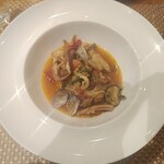 アル・ケッチァーノ  - ホウボウのブイヤベース　トマトの酸味は弱めにしたことで魚介のうまみが際立っていた。旬なのかホウボウがメインを貼るだけの理由がそこにはあると思った。