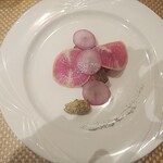 アル・ケッチァーノ  - 山形牛とカブ・大根のマリネ添え　　山形牛の重さをマリネによって中和、カブ・大根の食感で楽しめた