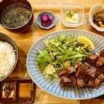 鉄板肉食堂 日々 - 