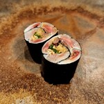 鮨 奥 - 大好物です、鰯と大葉、がりと胡麻、海苔でしっかり巻いてこの姿