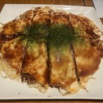 川崎 - 〆のお好み焼きは1/4が1人分