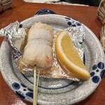 串膳 - 私がおススメの「ずわいがにきす巻」！レモンを絞ってどうぞ！