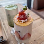 うのまち珈琲店 - クリームブリュレの季節のパフェ　1,100円　と宇治抹茶ラテ　700円