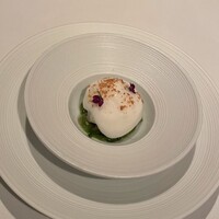 レザンファン ギャテ - 白イカのタルタルと大葉のクーリ　山形県産新米のエスプーマ