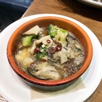 VINSENT - カキのアヒージョ。