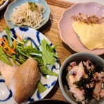 ヒトツキ - 右下、柴漬け入りのポテサラが絶品