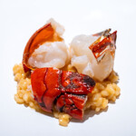 レストラン オオツ - 2025.1 昆布〆にしてから殻に戻して火を入れた1.5〜2.0kgサイズ常陸乃国いせ海老 いせ海老と魚介とトラフグ白子のリゾット