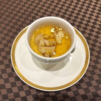 ホテルグランヴィア京都 - 京赤玉子のロワイヤル　松茸と柚子のコンソメ
