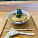飯田商店 - わんたん入りしょうゆらぁ麺