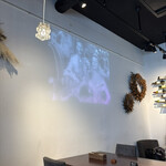 江坂ビストロ リアン - オードリー・ヘプバーンのローマの休日が流れていて、とてもおしゃれな雰囲気のお店です。