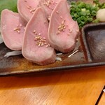 やきとん酒場 炭火焼き おとん家 - タン刺し