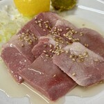 もつ焼 でん 水道橋店 - はつ刺 580円(税込)