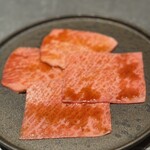 #ヒロキヤ六本木 - 厳選赤身肉2種盛り合わせ
      (イチボ　ランプ)