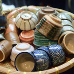 大納言本家 - 熱燗は好きなお猪口が選べます