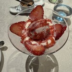 グリルうかい - 苺のパフェ