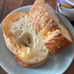 プルネール - 料理写真:軽くトーストするとガーリックの香りがぷ〜んと