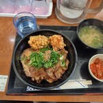 東京チカラめし - チカラ丼＋みそ汁、キムチセット
