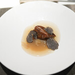 エクアトゥール - フォアグラのソテー、フカヒレの姿煮、黒トリュフ