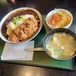 お食事処 きん太 - デミチキ丼990円