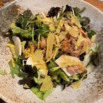 炭と地酒とたしなみワイン Kai本店 醸す - ツナと湯葉のサラダ