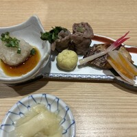 鮨やすぞう。 - 松坂牛の野菜巻き、もう少し塩味などがほしいけど、お肉自体はめちゃ美味しい