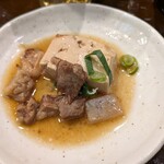 粉ひで - お通しは牛スジ煮込みでした。