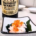 8部魚まる - 付き出しは蟹肉といくらの和えもの。